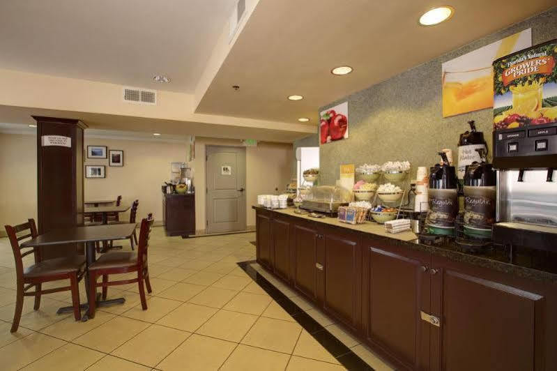 Baymont By Wyndham Reno Hotel Exterior foto